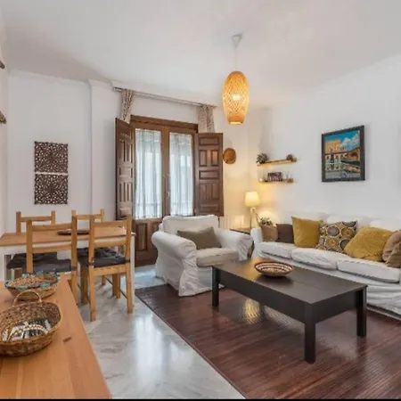 La Casa De Lucy Granada